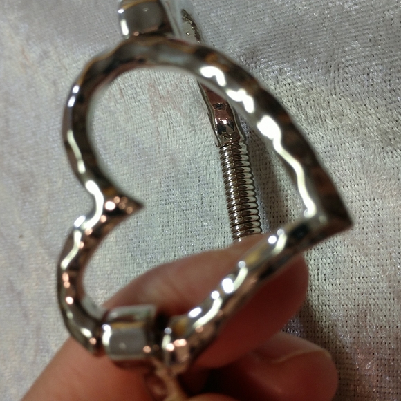 Bracelet Heart Hinged Hammered Silver-tone Boho Romantic - Picture 5 of 7